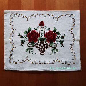 Vintage gesticktes Sofakissen mit Rosen