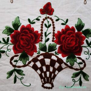 Vintage gesticktes Sofakissen mit Rosen