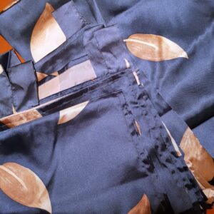 Neue Schlaufengardine mit Blattmuster