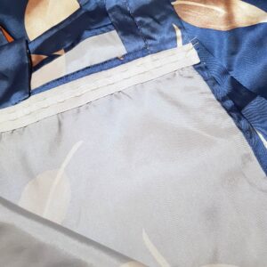 Neue Schlaufengardine mit Blattmuster