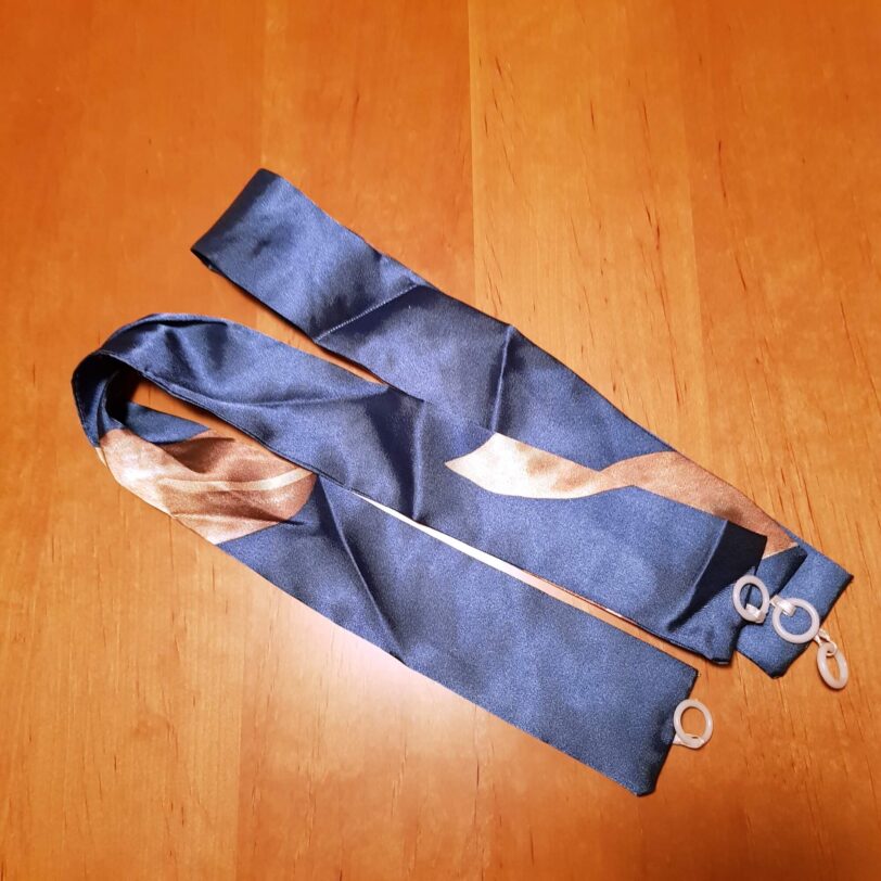 Neue Schlaufengardine mit Blattmuster