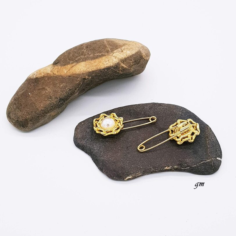 Modeschmuck aus den 70ern, Tuchnadel