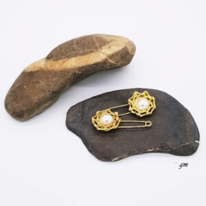 Modeschmuck aus den 70ern, Tuchnadel