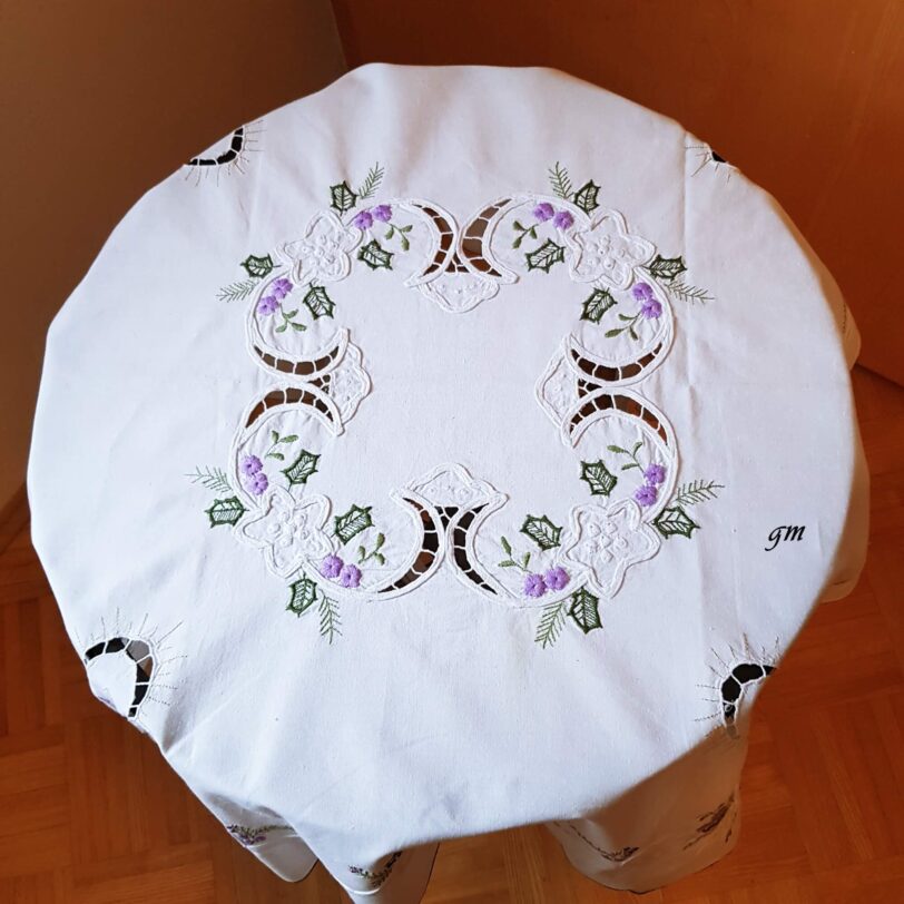 weihnachtliche DekoTischdecke, lila Kerze