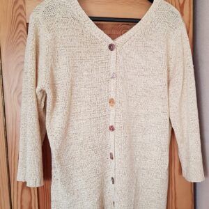 Strickpulli beige/creme mit Knöpfen
