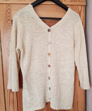 Strickpulli beige/creme mit Knöpfen