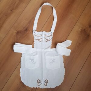 Schuerze vintage, Handarbeit, Lochstickerei