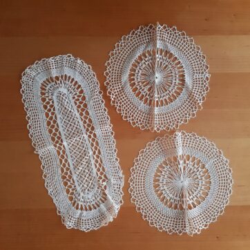 vintage, 3 Häkeldeckchen 50erJahre rose