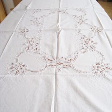 Tischdecke Richelieu Stickerei