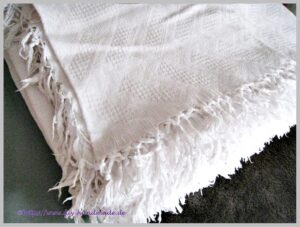 weiße Tagesdecke ca. 1900, Fransen
