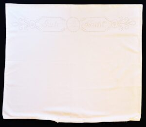 Weisswaesche Kissenbezug handgestickt