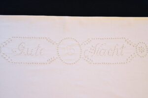 Weisswaesche Kissenbezug handgestickt