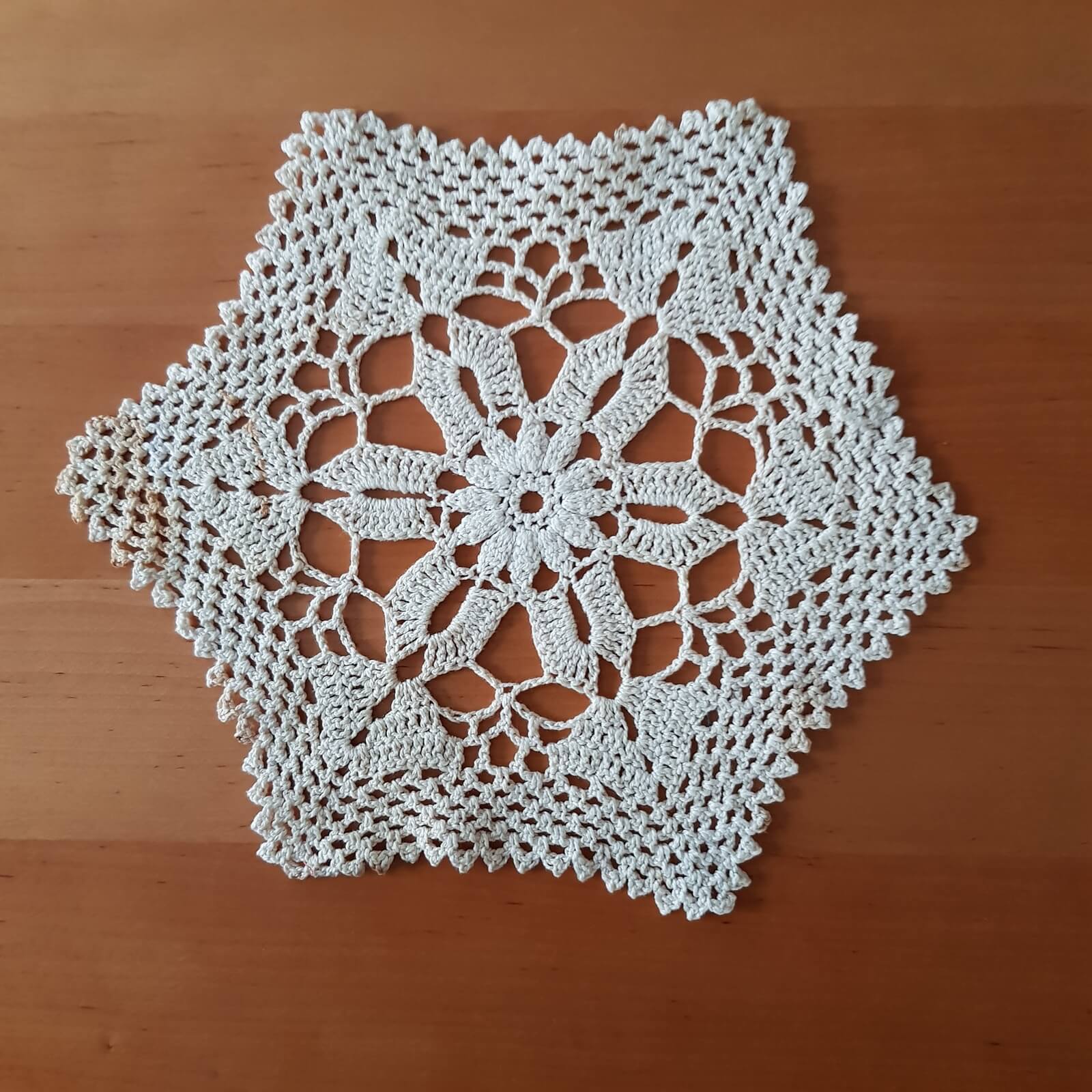 Vintage, gehäkeltes Deckchen handmade