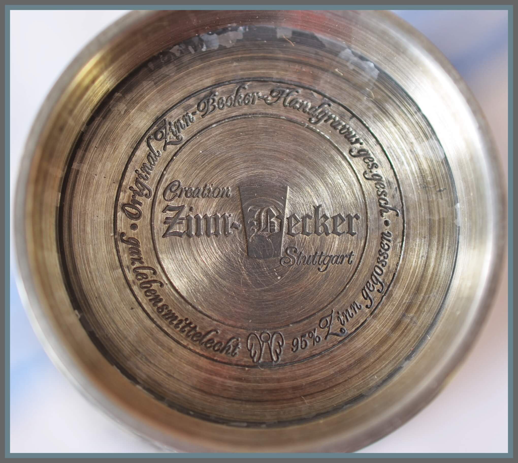 Schnapsbecher aus Zinn, Jagdmotive